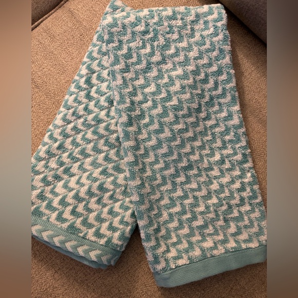 Carolina Collection Chevron Patterned Towels in Teal and White - Picture 1 of 6